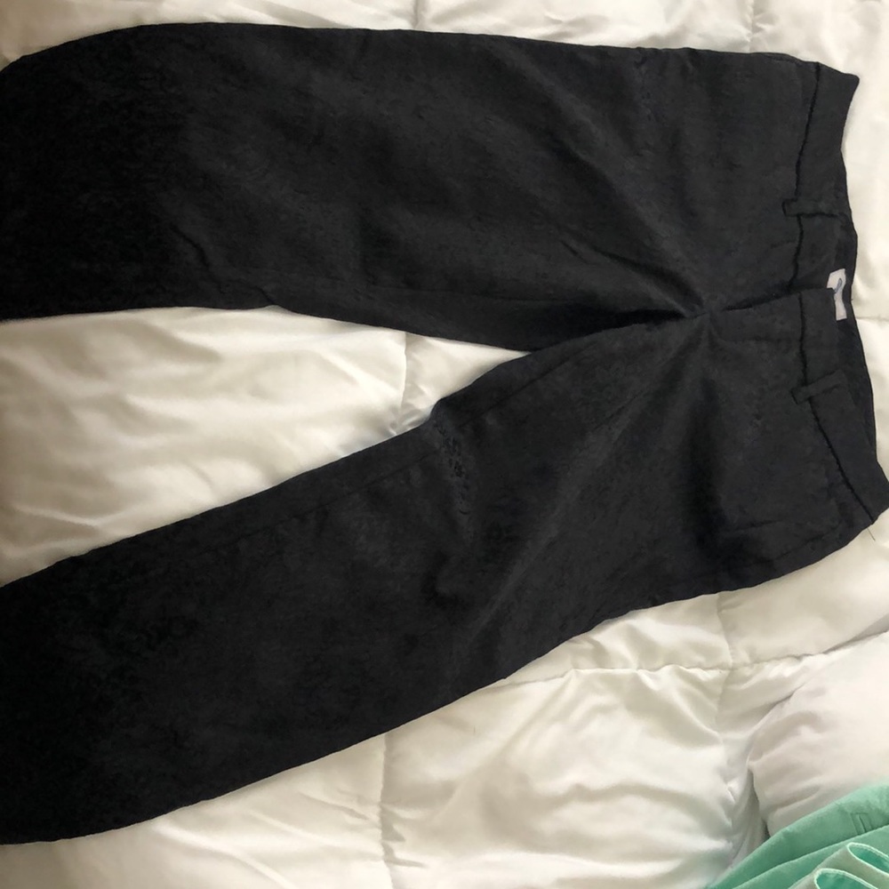 Ankle length, patterned black pants